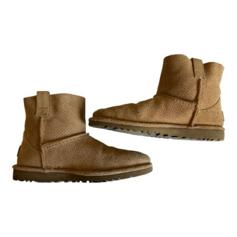 UGG MINI PERF Boots sz 7 - Picture 2 of 7